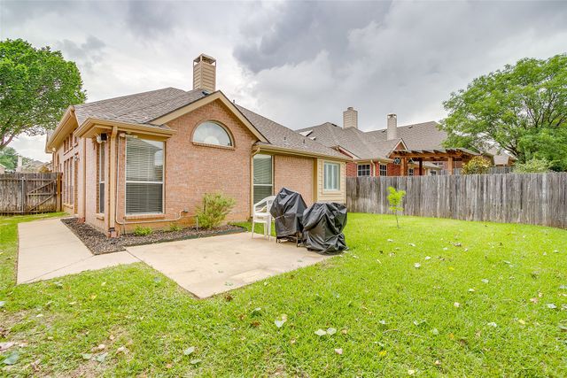 1936 Canterbury Drive, Bedford, TX 76021