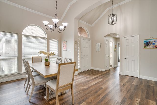 1936 Canterbury Drive, Bedford, TX 76021