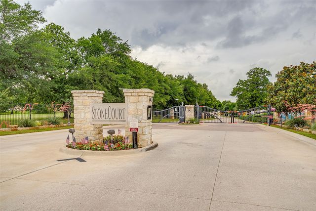 1936 Canterbury Drive, Bedford, TX 76021