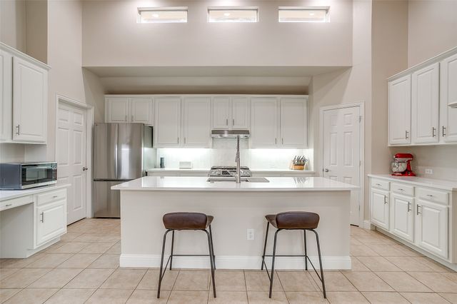 1936 Canterbury Drive, Bedford, TX 76021