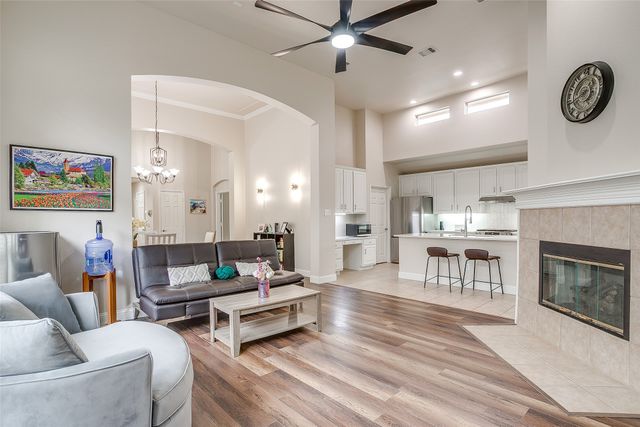 1936 Canterbury Drive, Bedford, TX 76021