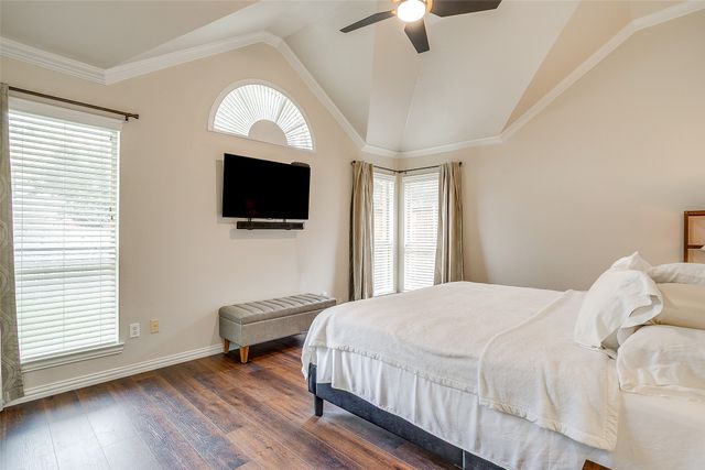 1936 Canterbury Drive, Bedford, TX 76021