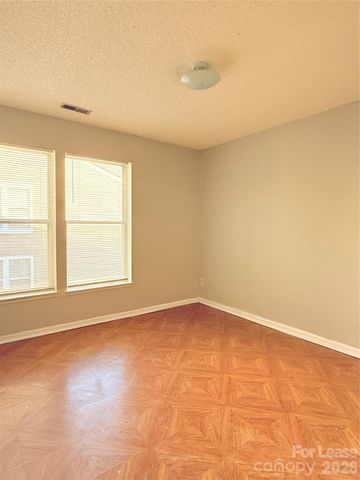 9627 Vinca Circle E, Charlotte, NC 28213