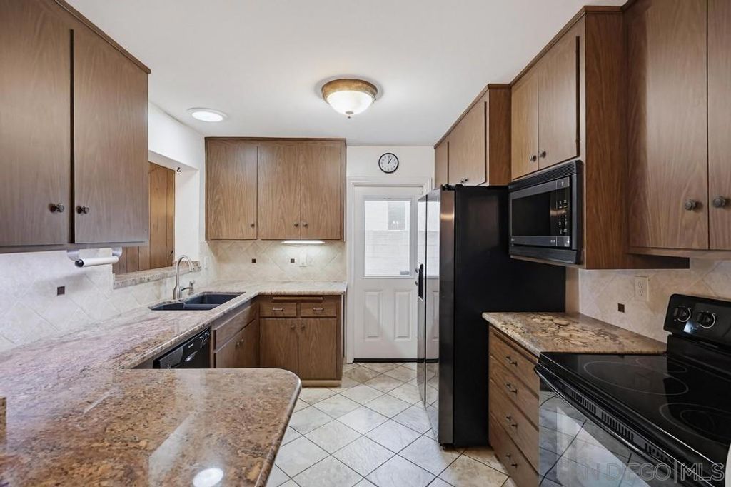 Image 5 of property listing at 2225 Cardinal Drive, San Diego, CA 92123