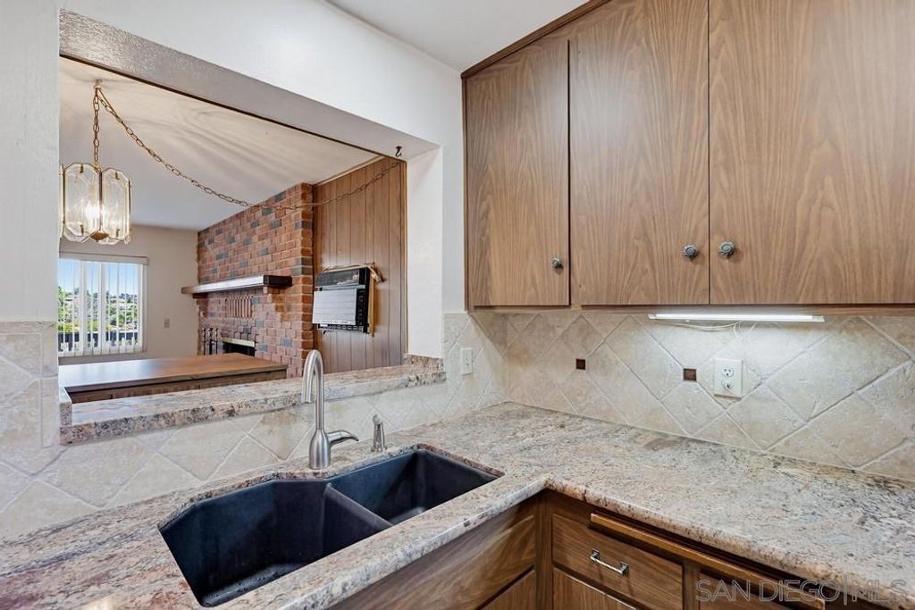 Image 6 of property listing at 2225 Cardinal Drive, San Diego, CA 92123