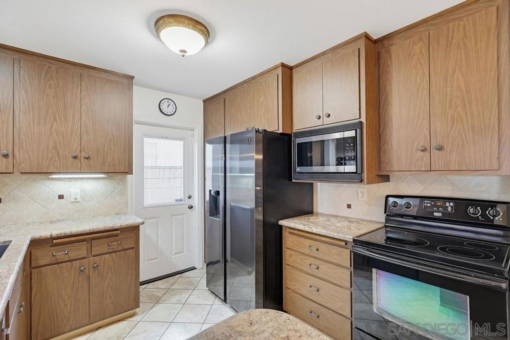 Image 8 of property listing at 2225 Cardinal Drive, San Diego, CA 92123