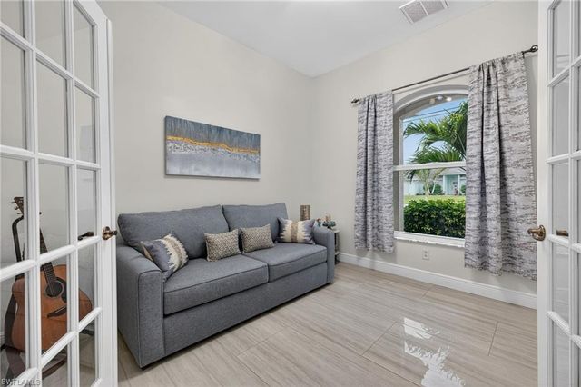 133 29th TER, Cape Coral, FL 33904