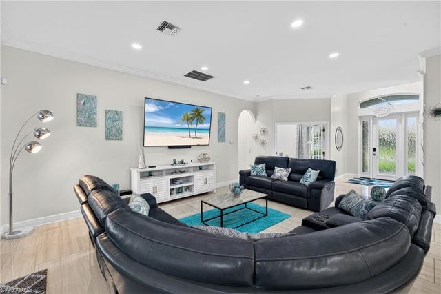 133 29th TER, Cape Coral, FL 33904