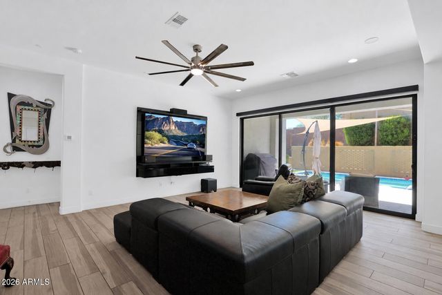 16514 S 7TH Place, Phoenix, AZ 85048