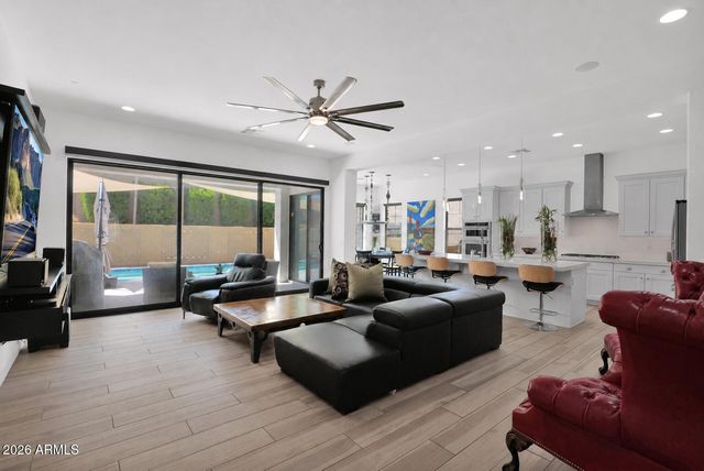 16514 S 7TH Place, Phoenix, AZ 85048