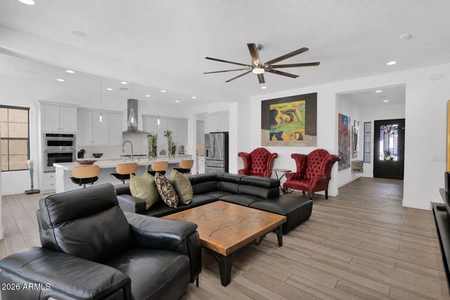 16514 S 7TH Place, Phoenix, AZ 85048