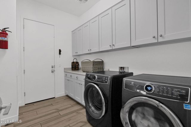 16514 S 7TH Place, Phoenix, AZ 85048