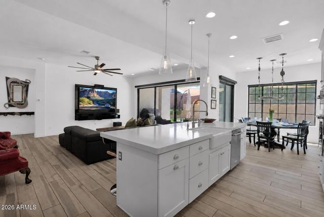 16514 S 7TH Place, Phoenix, AZ 85048