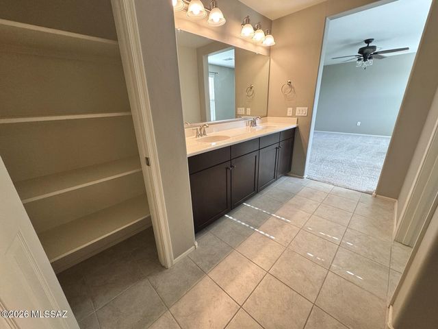 12195 N Caravelle Place, Marana, AZ 85653
