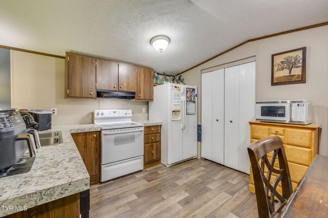 140 Country Lane, Surgoinsville, TN 37873
