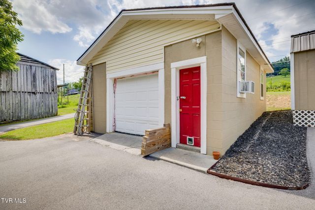 140 Country Lane, Surgoinsville, TN 37873