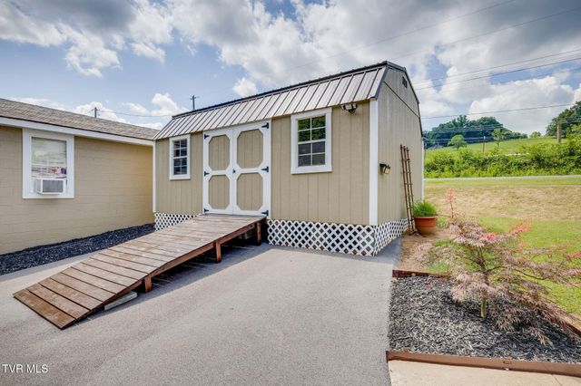 140 Country Lane, Surgoinsville, TN 37873