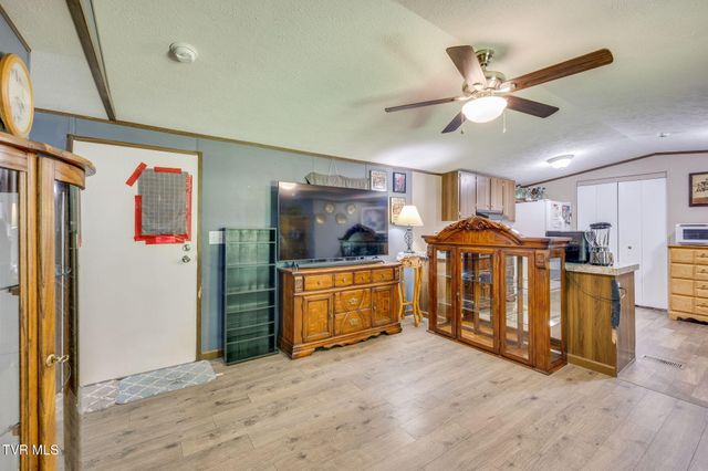 140 Country Lane, Surgoinsville, TN 37873