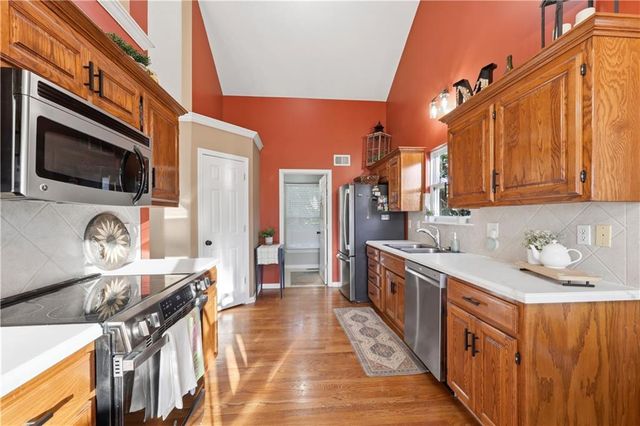 2304 NE SUMMERFIELD Drive, Blue Springs, MO 64029
