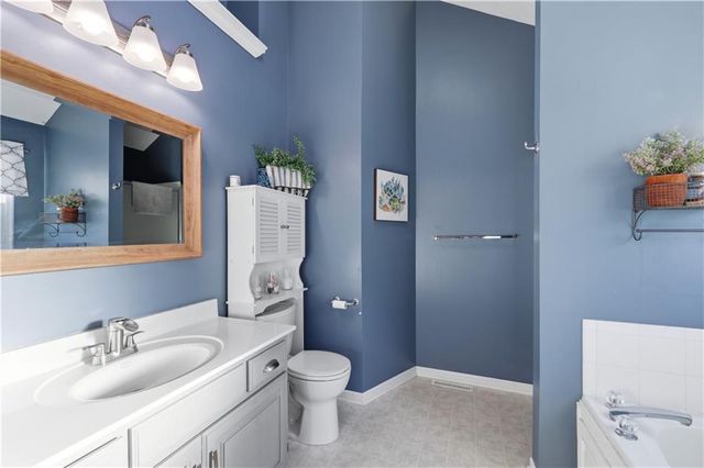 2304 NE SUMMERFIELD Drive, Blue Springs, MO 64029