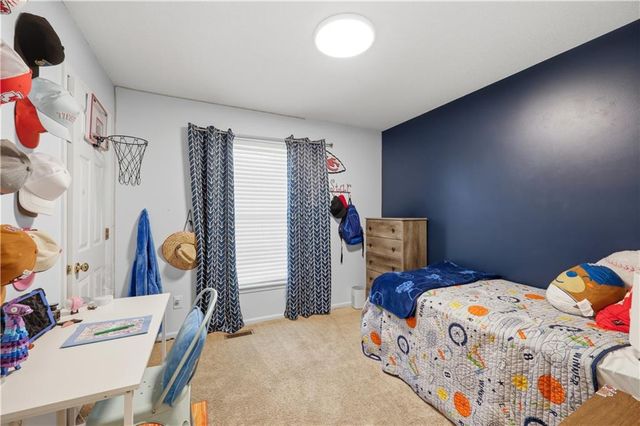 2304 NE SUMMERFIELD Drive, Blue Springs, MO 64029