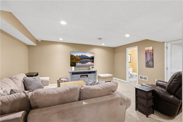 2304 NE SUMMERFIELD Drive, Blue Springs, MO 64029