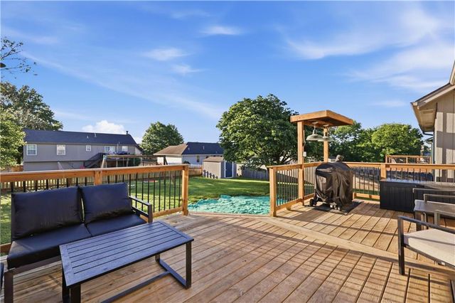 2304 NE SUMMERFIELD Drive, Blue Springs, MO 64029