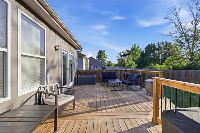 2304 NE SUMMERFIELD Drive, Blue Springs, MO 64029