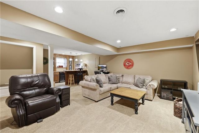 2304 NE SUMMERFIELD Drive, Blue Springs, MO 64029