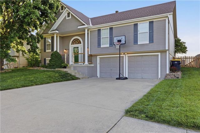 2304 NE SUMMERFIELD Drive, Blue Springs, MO 64029