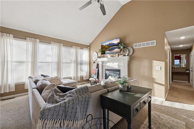 2304 NE SUMMERFIELD Drive, Blue Springs, MO 64029
