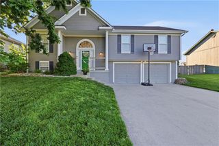 2304 NE SUMMERFIELD Drive, Blue Springs, MO 64029