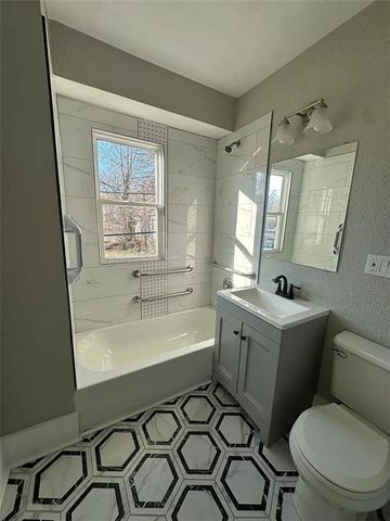 2210 E 34th Street, Kansas City, MO 64109