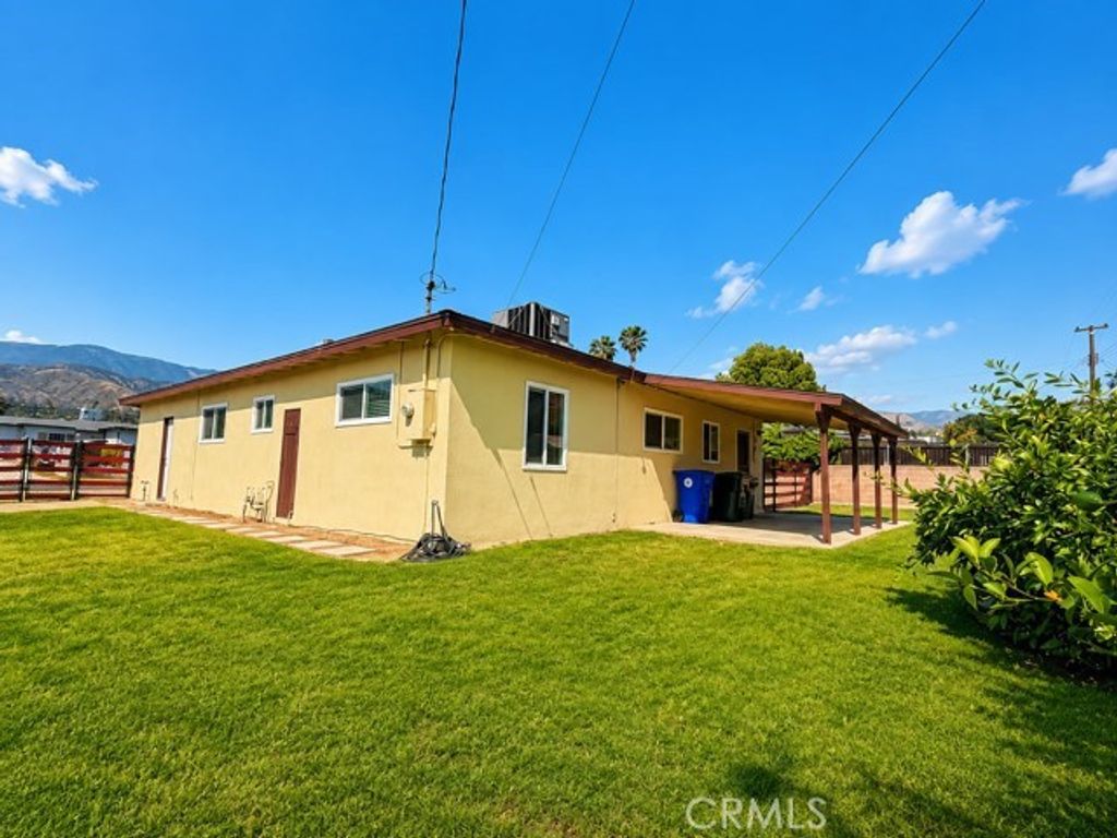 Image 10 of property listing at 25421 Los Flores Drive, San Bernardino, CA 92404