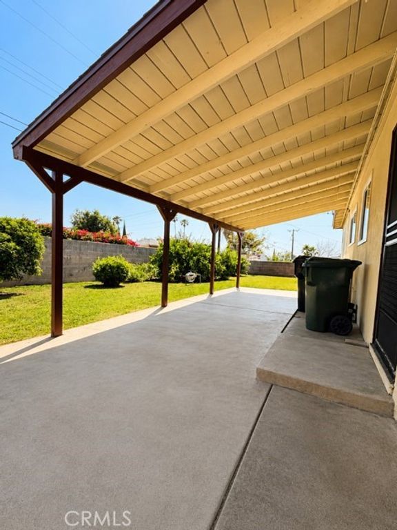 Image 12 of property listing at 25421 Los Flores Drive, San Bernardino, CA 92404