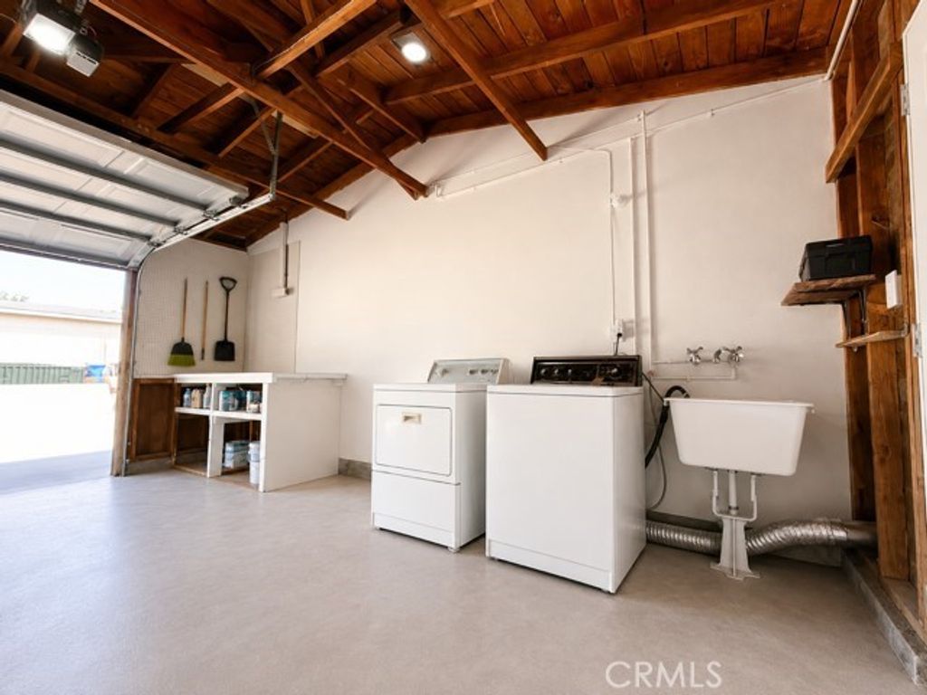 Image 13 of property listing at 25421 Los Flores Drive, San Bernardino, CA 92404