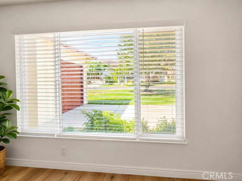 Image 23 of property listing at 25421 Los Flores Drive, San Bernardino, CA 92404