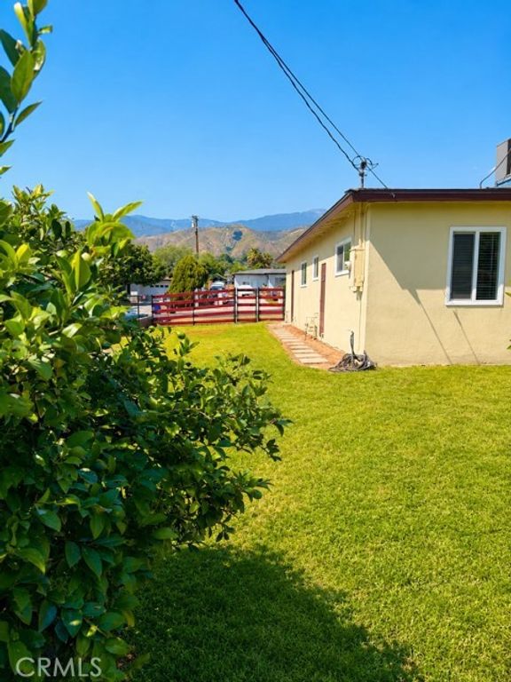 Image 9 of property listing at 25421 Los Flores Drive, San Bernardino, CA 92404