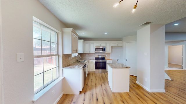 1532 Marion Drive, Dallas, TX 75211