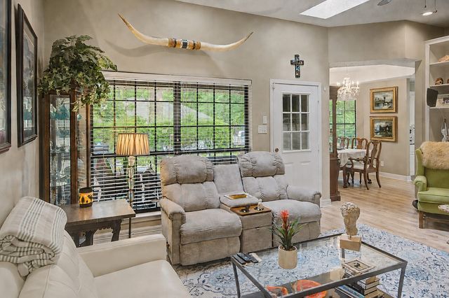 108 Old Barn Circle, Holly Lake Ranch, TX 75765