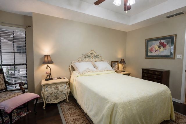 108 Old Barn Circle, Holly Lake Ranch, TX 75765