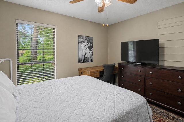 108 Old Barn Circle, Holly Lake Ranch, TX 75765