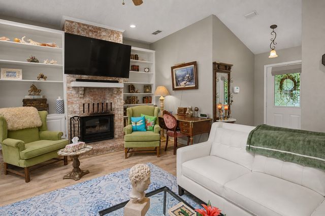 108 Old Barn Circle, Holly Lake Ranch, TX 75765