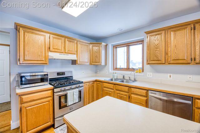 13659 Windmoor Drive, Green Oak Township, MI 48178