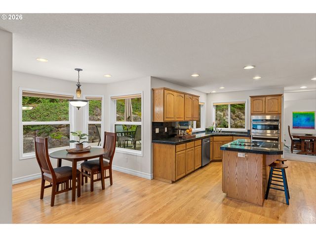 16623 Sw TIMBERLAND Dr, Beaverton, OR 97007