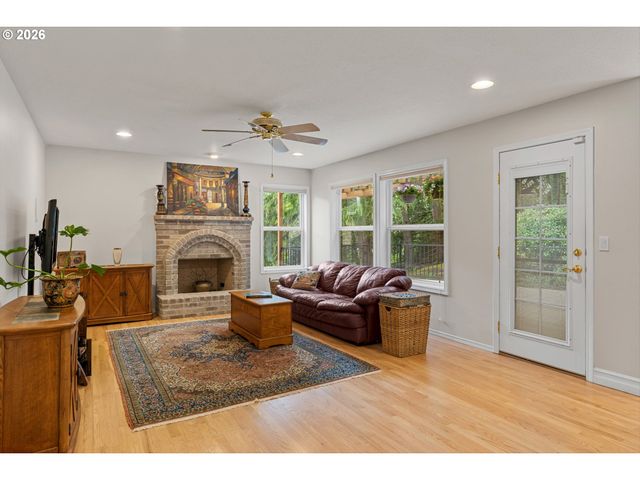 16623 Sw TIMBERLAND Dr, Beaverton, OR 97007