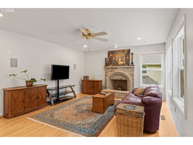 16623 Sw TIMBERLAND Dr, Beaverton, OR 97007