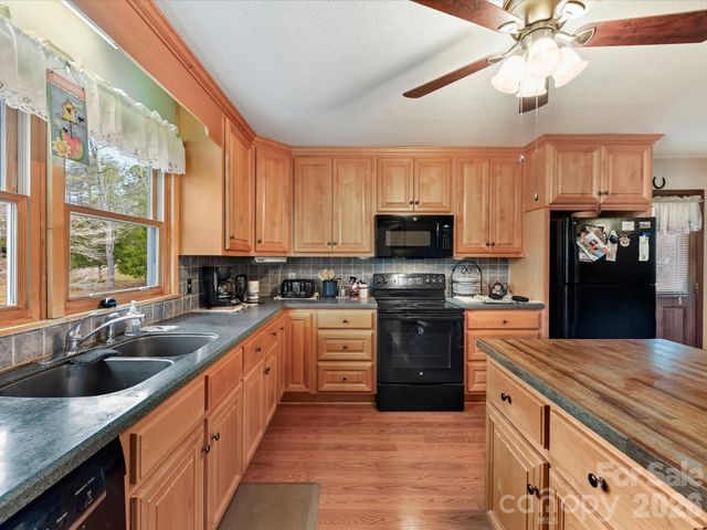 10803 Chestnut Hill Drive, Matthews, NC 28105