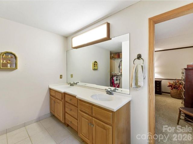 10803 Chestnut Hill Drive, Matthews, NC 28105