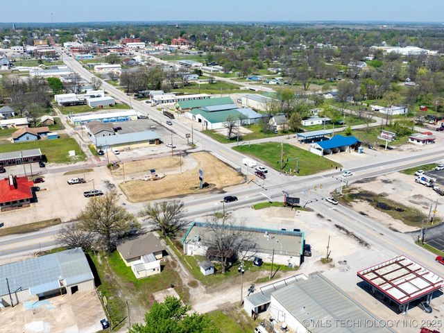 111 S Ash Street, Nowata, OK 74048